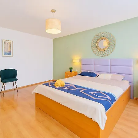 Downtown Apartment *